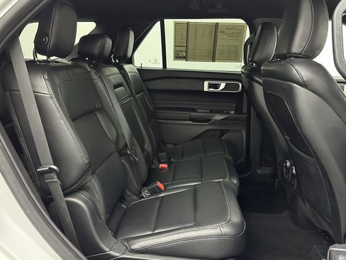 Used 2020 Ford Explorer XLT w/ Equipment Group 202A image 35