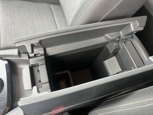 Used 2023 Nissan Rogue SV image 34