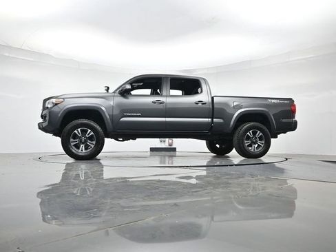 Used 2016 Toyota Tacoma TRD Sport image 34