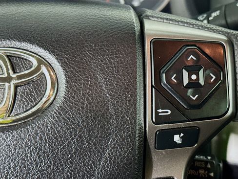 Used 2021 Toyota Tacoma SR5 RWD image 13