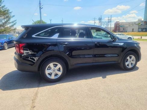Used 2023 Kia Sorento LX AWD/4WD image 6