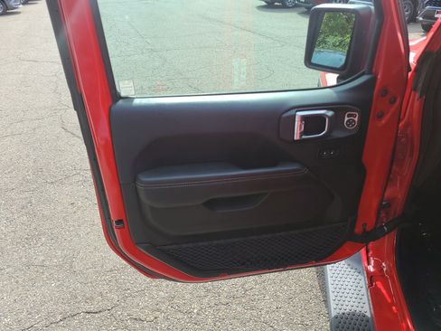 Used 2018 Jeep Wrangler Unlimited Sahara image 15