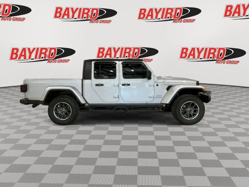 Used 2022 Jeep Gladiator Overland w/ Cold Weather Group AWD/4WD image 9