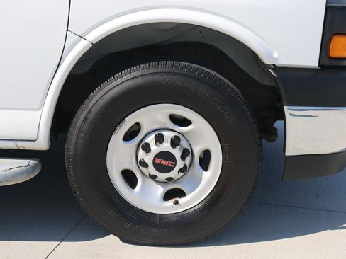 Used 2023 GMC Savana 2500 w/ Driver Convenience Package image 9