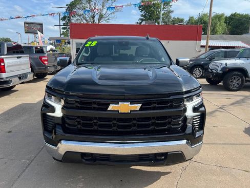 Used 2023 Chevrolet Silverado 1500 LT AWD/4WD image 3