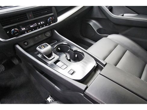 Used 2026 Nissan Rogue SV FWD image 27