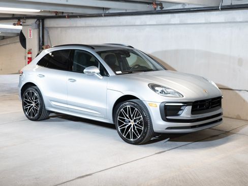Certified 2026 Porsche Macan AWD/4WD image 7
