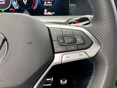 Certified 2025 Volkswagen Tiguan SE R-Line AWD/4WD image 19