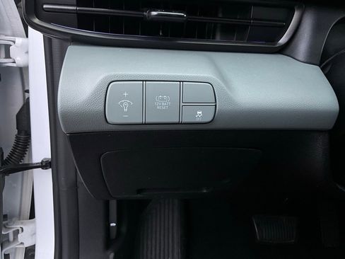 Used 2025 Hyundai Elantra Limited image 22