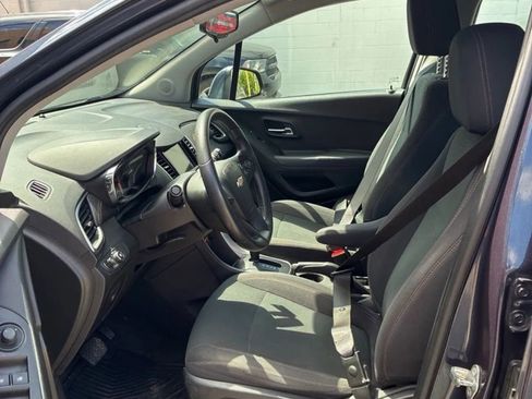 Used 2018 Chevrolet Trax LS FWD image 5