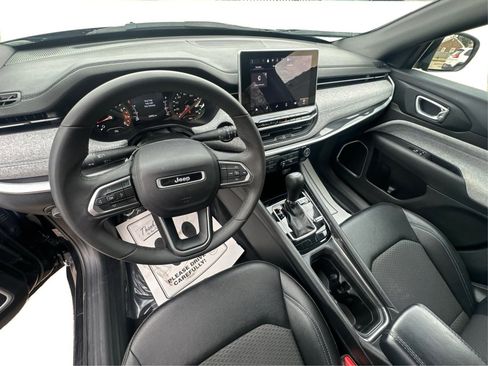 Used 2024 Jeep Compass Latitude image 32