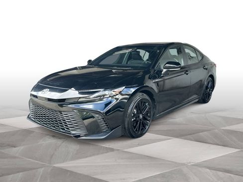 Used 2025 Toyota Camry SE FWD image 4