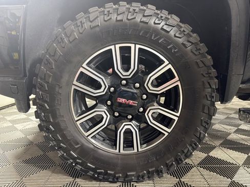 Used 2021 GMC Sierra 2500 AT4 w/ AT4 Premium Plus Package image 10