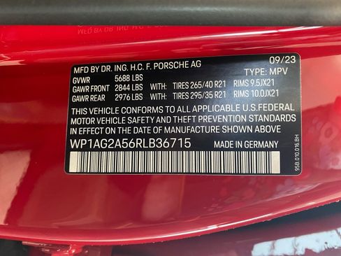 Certified 2024 Porsche Macan S image 34