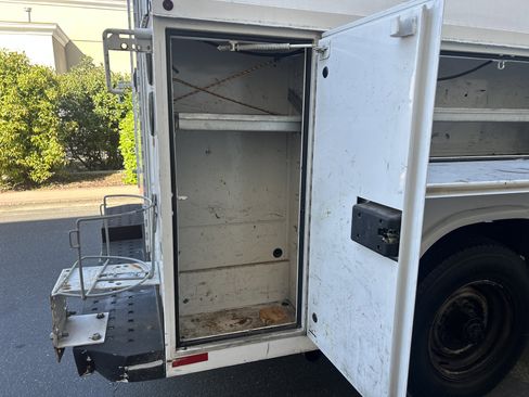 Used 2016 Ford E-350 and Econoline 350 Super Duty image 18