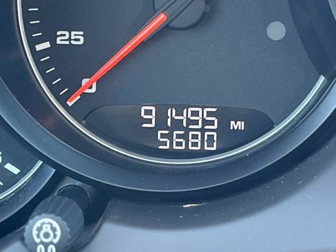 Used 2017 Porsche Cayenne Platinum Edition image 40