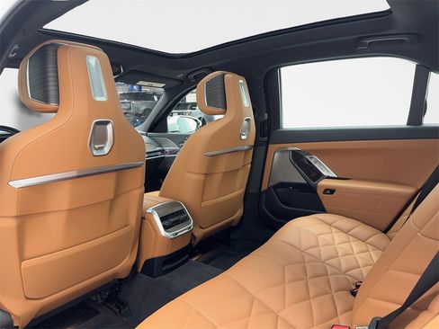 Used 2023 BMW 740i image 41