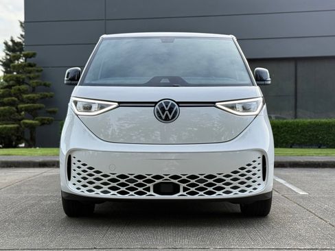 Used 2025 Volkswagen ID. Buzz Pro S RWD image 9