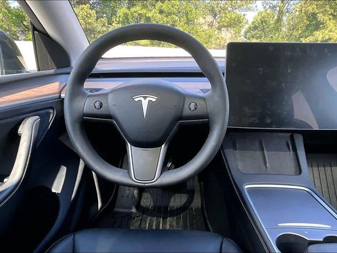 Used 2024 Tesla Model Y Long Range AWD/4WD image 5