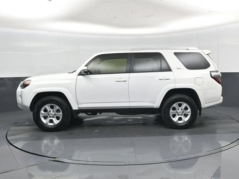 Used 2018 Toyota 4Runner SR5 Premium AWD/4WD image 34