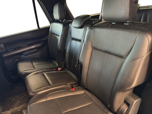 Used 2018 Ford Expedition Max XLT w/ Equipment Group 202A AWD/4WD image 18