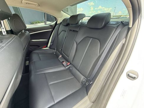 Used 2025 Genesis G70 2.5T RWD image 28