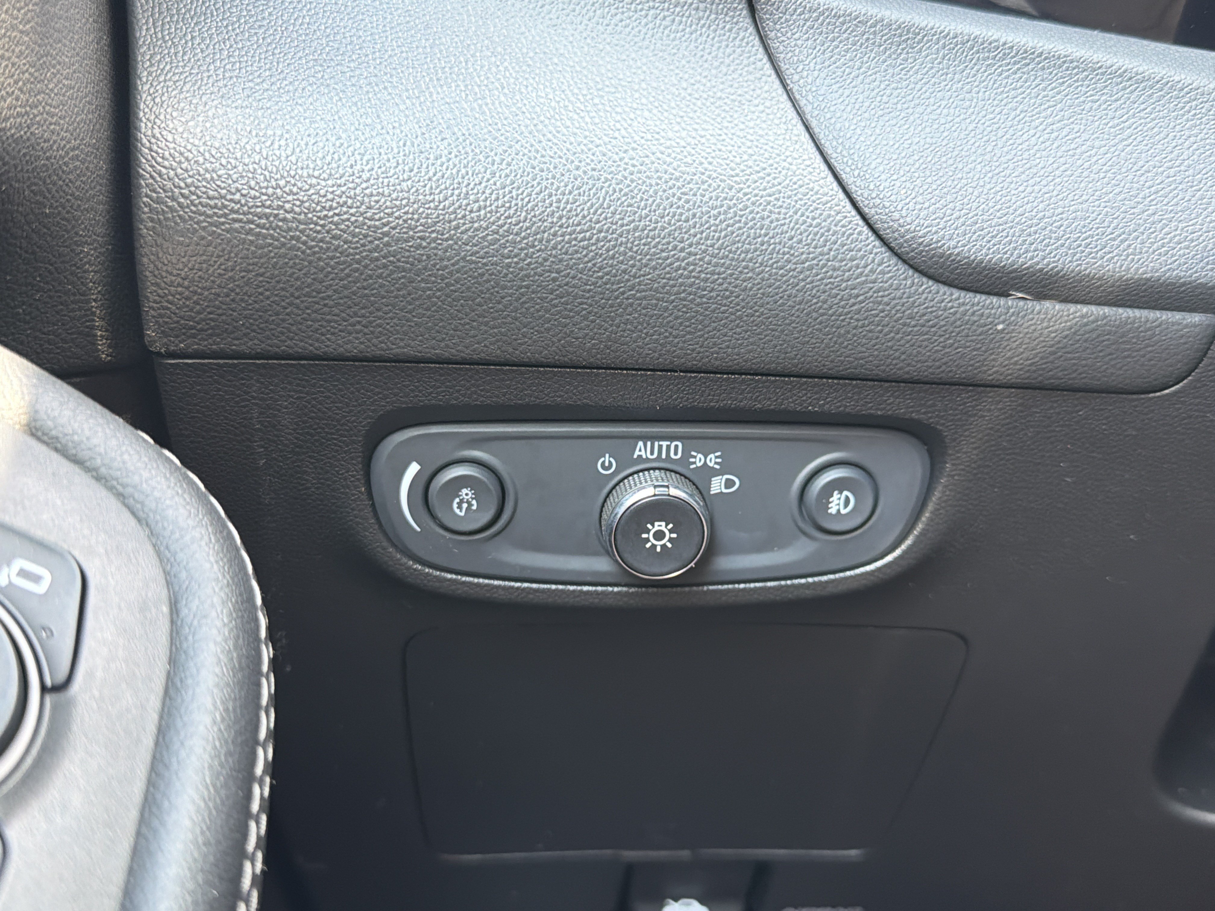 Used 2021 Buick Encore GX Select FWD image 31