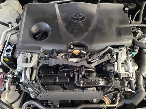 Used 2018 Toyota Camry SE w/ Convenience Package FWD image 30