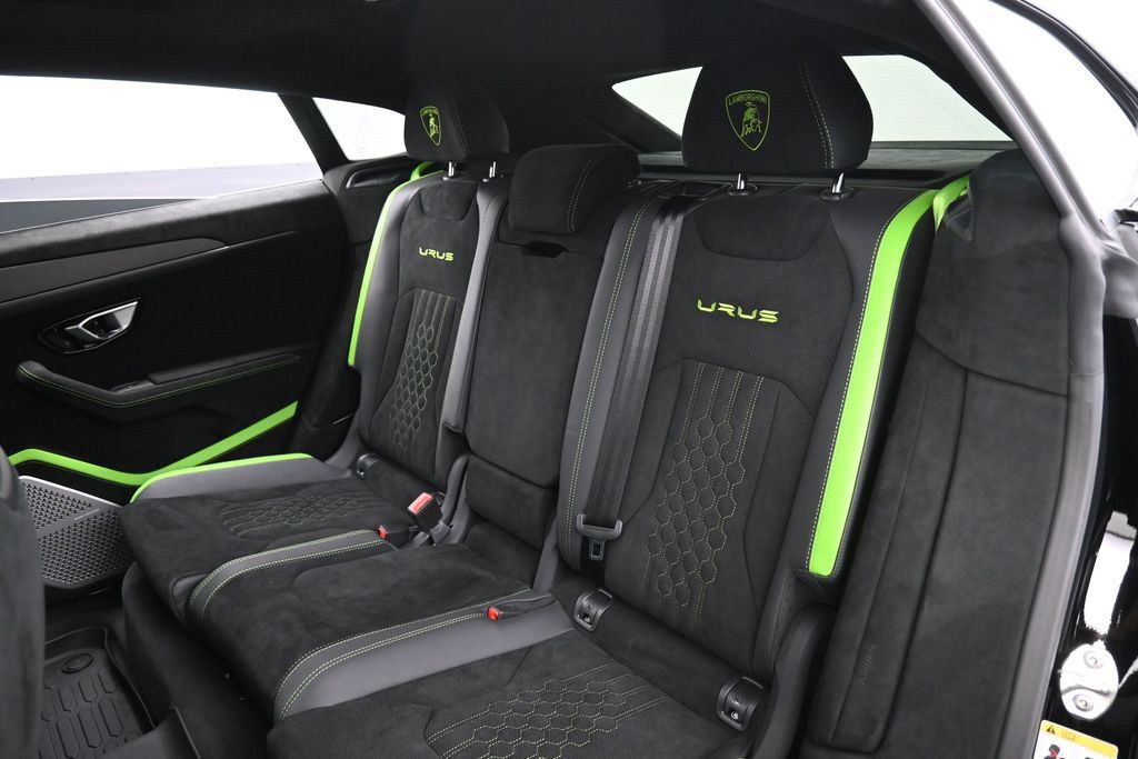 Used 2024 Lamborghini Urus Performante AWD/4WD image 25