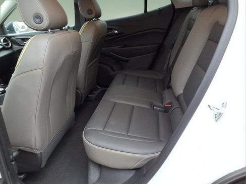 Used 2025 Chevrolet Trax ACTIV w/ Driver Confidence Package FWD image 12