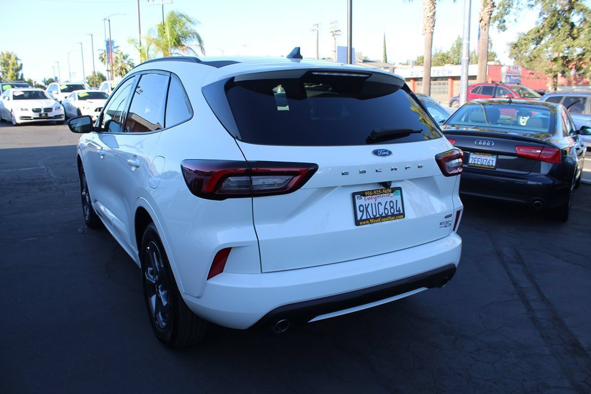 Used 2024 Ford Escape ST-Line w/ Equipment Group 301A FWD image 5