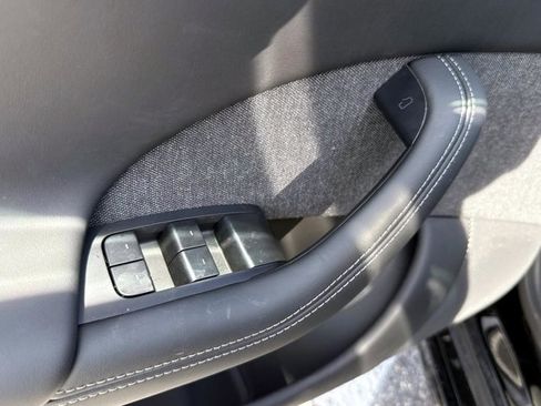 Used 2021 Tesla Model S Plaid image 17