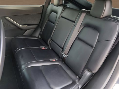 Used 2022 Tesla Model Y Long Range image 21