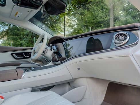 Used 2023 Mercedes-Benz EQS 580 4MATIC Sedan image 22