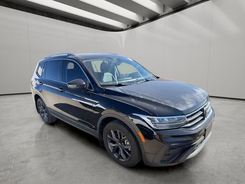 Used 2022 Volkswagen Tiguan SE w/ Panoramic Sunroof Package AWD/4WD image 9