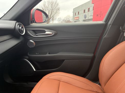 Certified 2022 Alfa Romeo Giulia Ti image 27