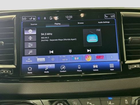 Used 2024 Chrysler Pacifica Touring-L FWD image 14