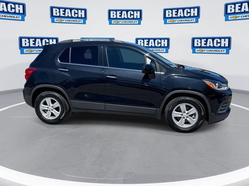 Used 2019 Chevrolet Trax LT w/ LT Convenience Package FWD image 9