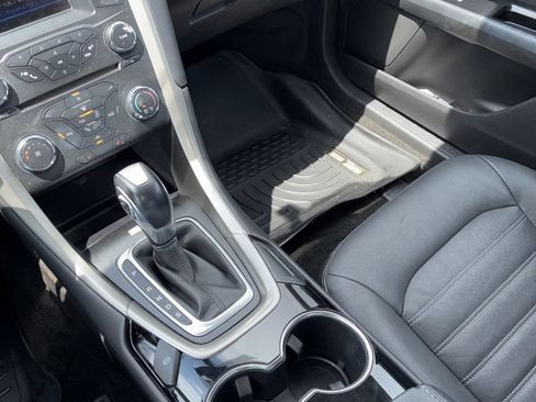 Used 2015 Ford Fusion SE w/ Equipment Group 202A FWD image 9