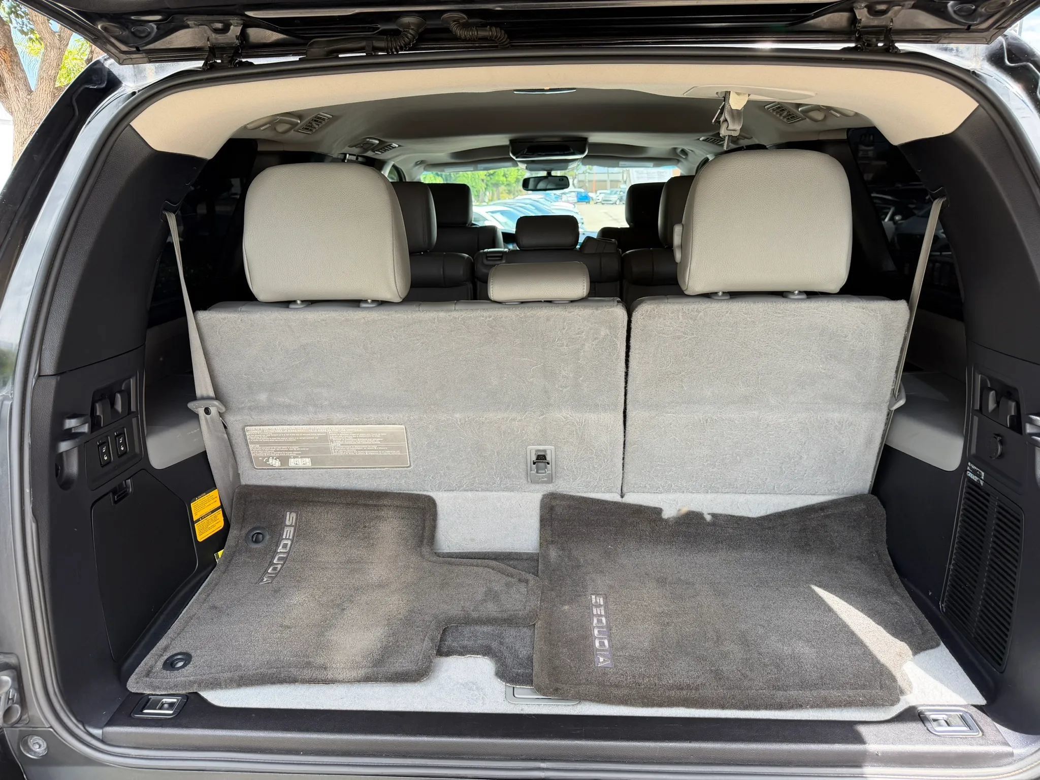 Used 2016 Toyota Sequoia SR5 w/ Premium Package RWD image 18