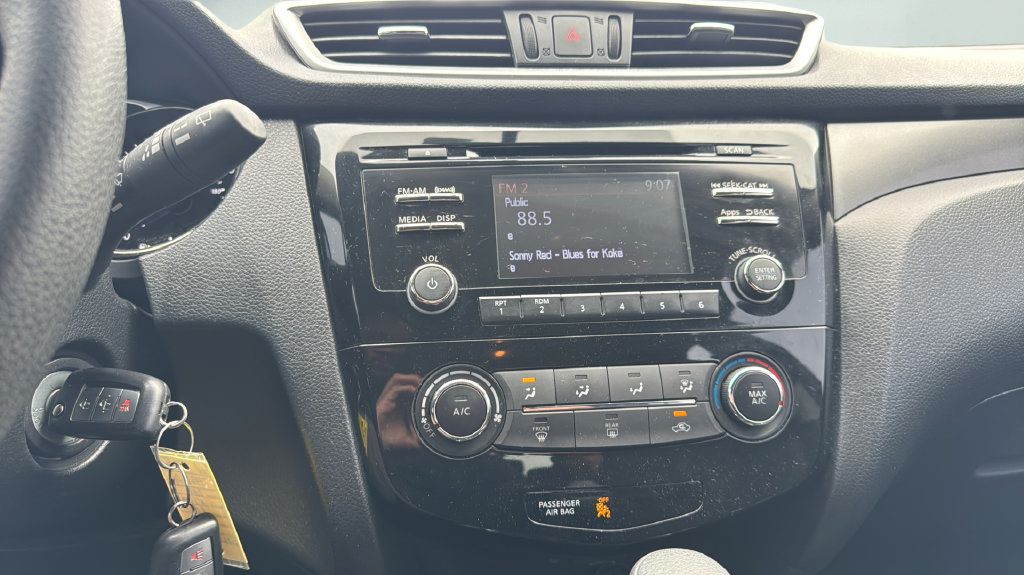 Used 2016 Nissan Rogue S AWD/4WD image 17