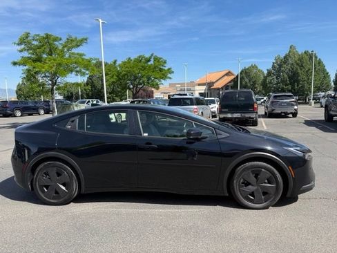 Certified 2023 Toyota Prius LE FWD image 5