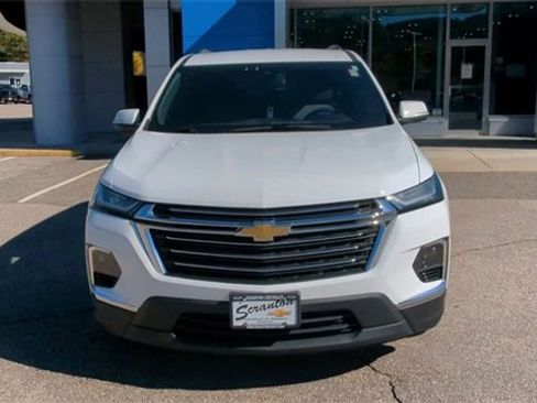 Certified 2022 Chevrolet Traverse LT image 3
