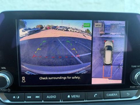 Used 2025 Nissan Rogue SV image 16