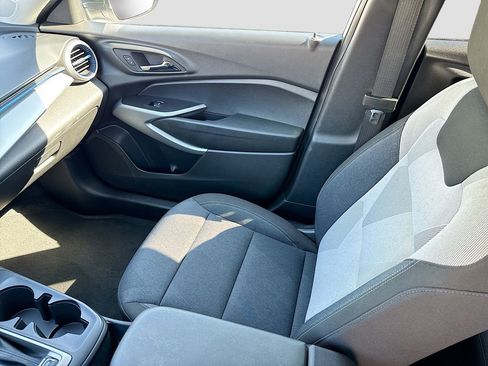 Used 2025 Chevrolet Trax LS image 21
