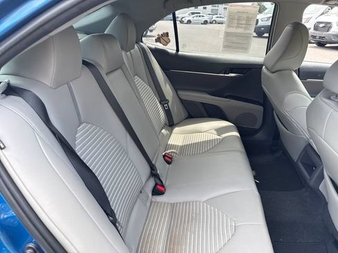 Used 2018 Toyota Camry SE w/ Moonroof Package FWD image 14