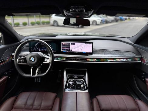 Used 2024 BMW 760i xDrive w/ Premium Package 2 image 42