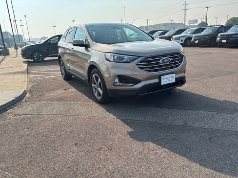 Used 2020 Ford Edge SEL w/ Convenience Package AWD/4WD image 3