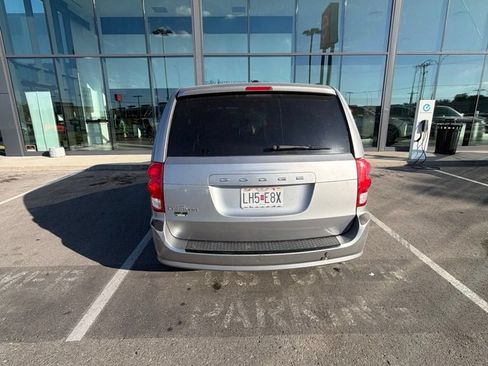 Used 2015 Dodge Grand Caravan SE FWD image 4