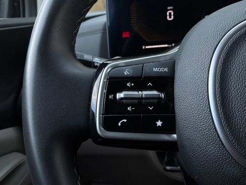 Used 2026 Kia Carnival FWD image 38